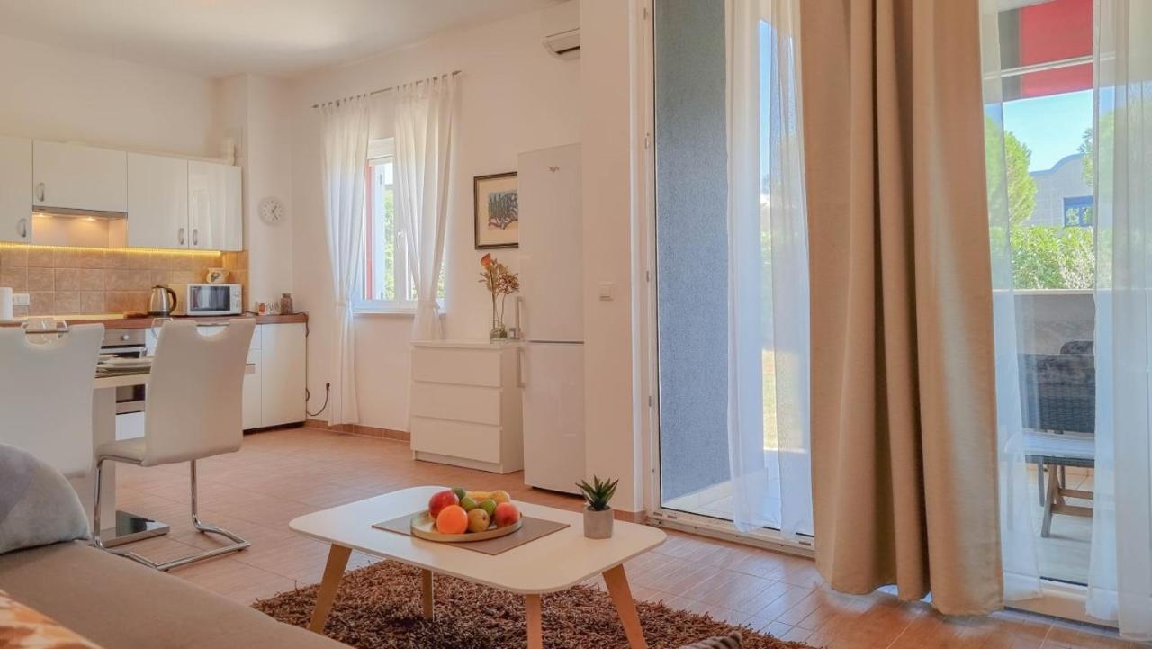 Lea Appartement Novigrad Istria Buitenkant foto