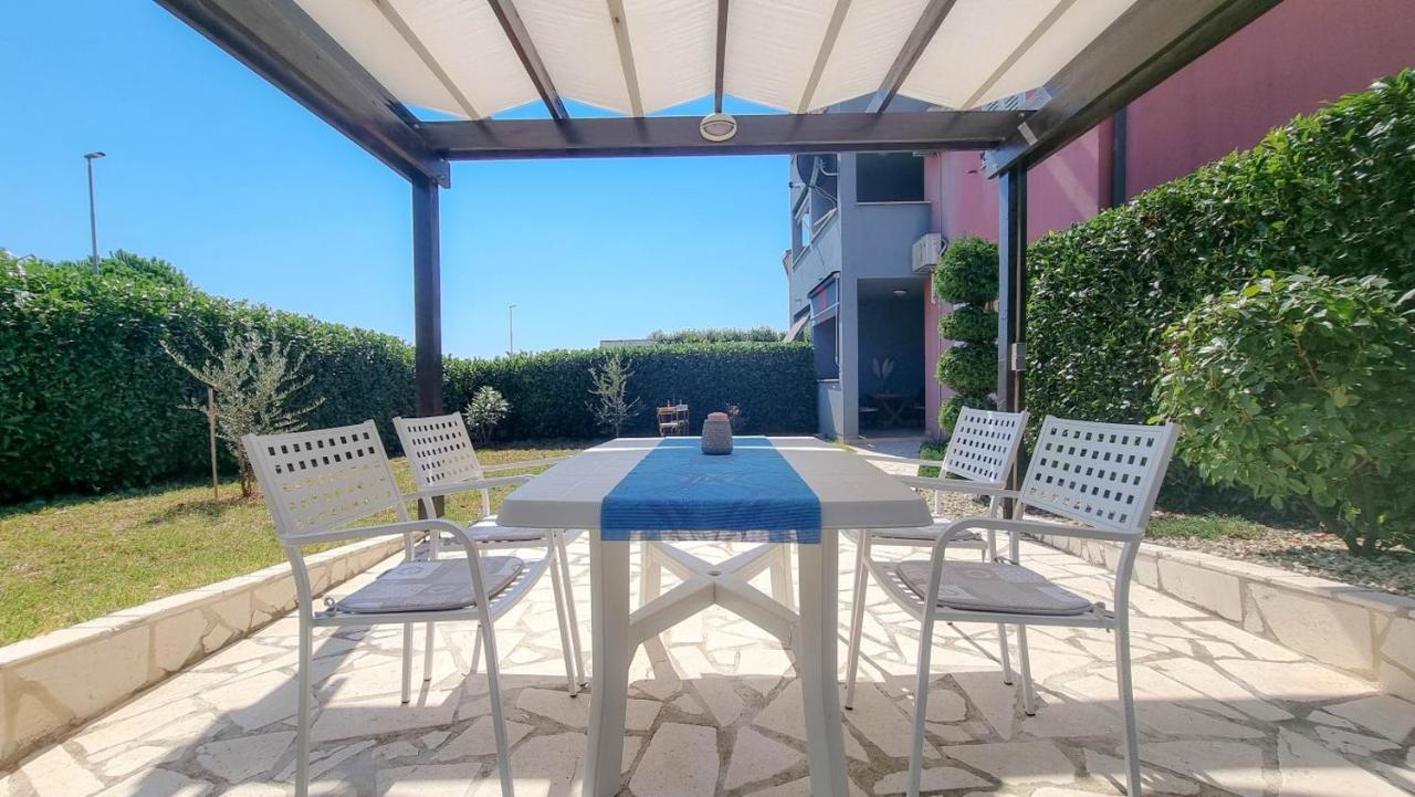 Lea Appartement Novigrad Istria Buitenkant foto